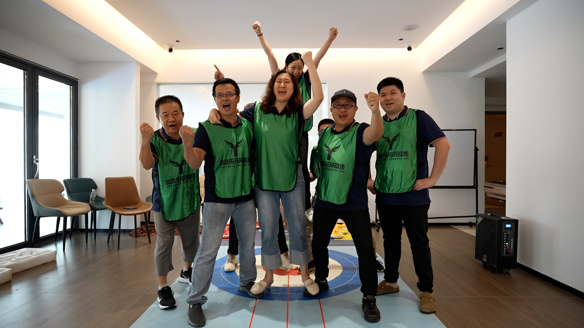 1736488988866512.jpg 320.jpg